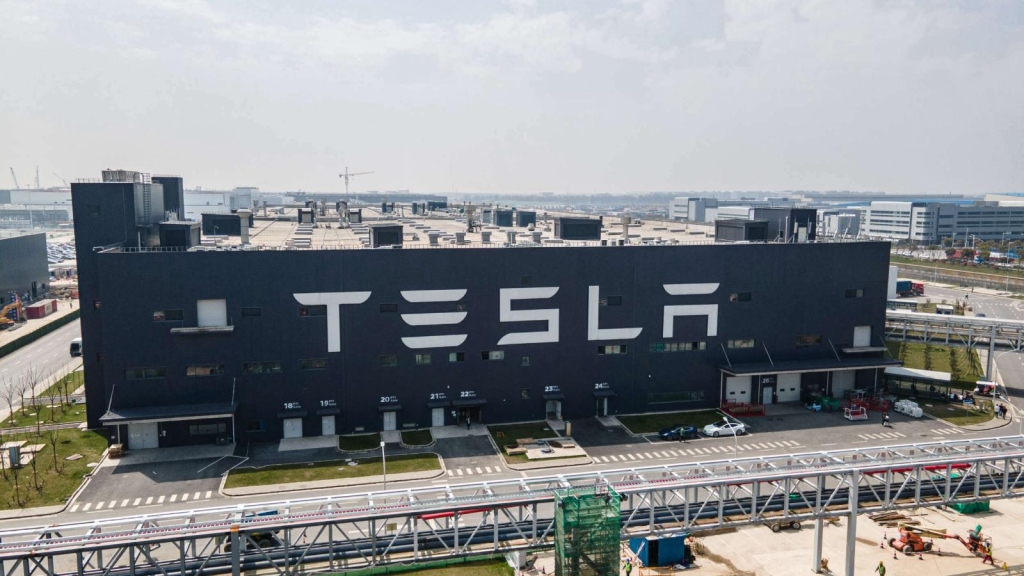 Tesla revisa 53.822 vehículos con "conducción autónoma total"